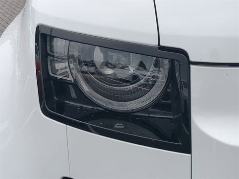 Used 2024 Land Rover Defender 110 S image 11