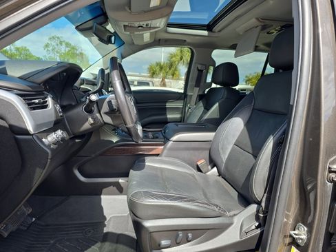 Used 2019 GMC Yukon SLT w/ Premium Edition image 3