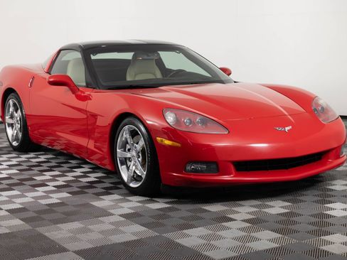 Used 2008 Chevrolet Corvette Coupe w/ Preferred Equipment Group RWD image 11