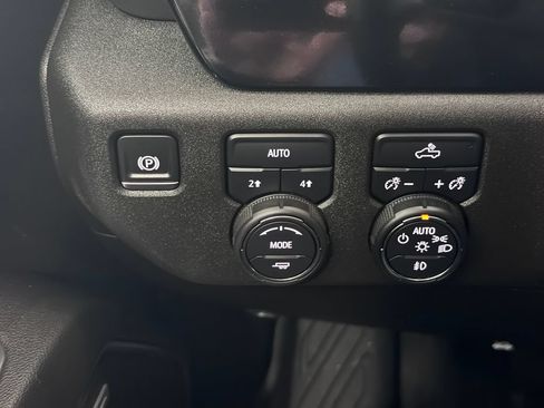 Certified 2025 Chevrolet Silverado 1500 RST w/ Convenience Package II AWD/4WD image 26
