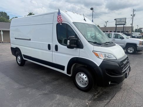 Used 2024 RAM ProMaster 2500 w/ Convenience Group FWD image 4