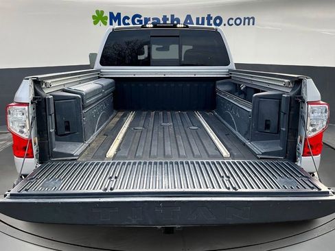 Used 2017 Nissan Titan SV image 7