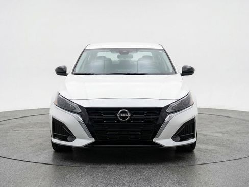 Used 2025 Nissan Altima 2.5 SV image 2