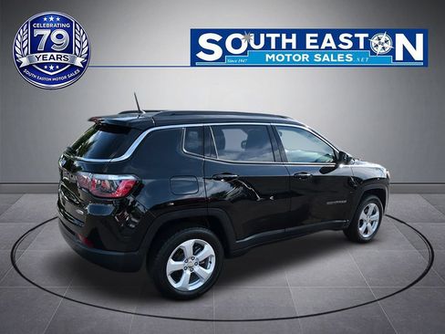 Used 2018 Jeep Compass Latitude w/ Cold Weather Group AWD/4WD image 7