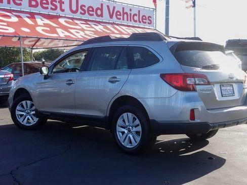Used 2017 Subaru Outback 2.5i image 9