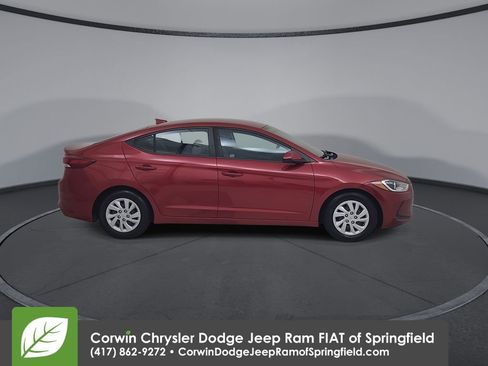 Used 2017 Hyundai Elantra SE FWD image 17