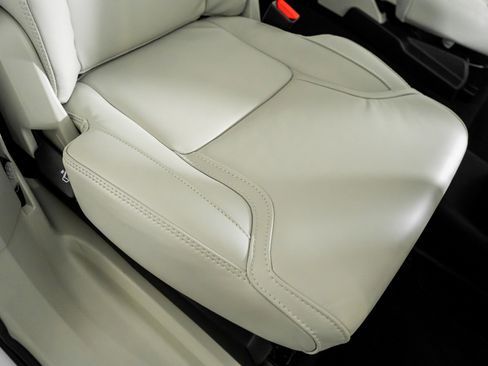 Used 2025 Volvo XC90 B6 Ultra w/ Protection Package Premier image 31