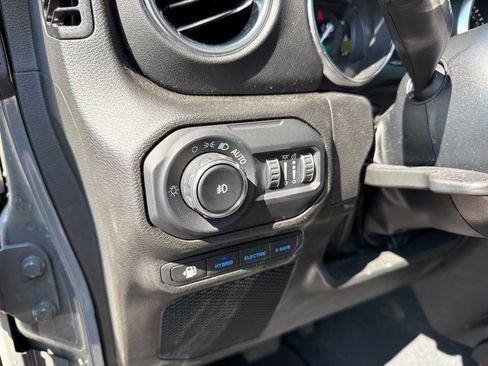 Used 2022 Jeep Wrangler Unlimited Sahara w/ Cold Weather Group AWD/4WD image 14