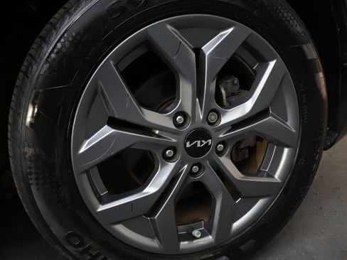 Used 2023 Kia Seltos S w/ Navigation Package FWD image 32