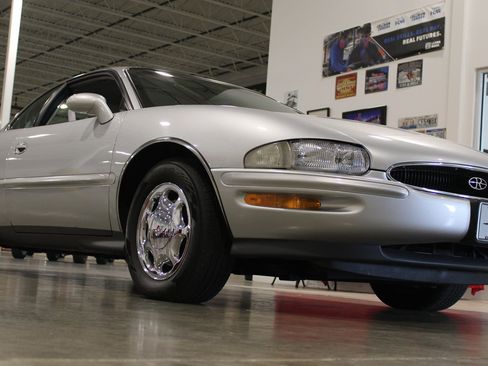 Used 1999 Buick Riviera Supercharged Coupe FWD image 35