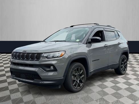 Used 2024 Jeep Compass Latitude w/ Convenience Group AWD/4WD image 2
