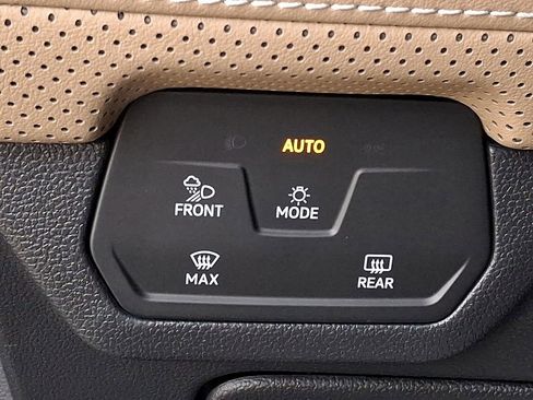 New 2026 Volkswagen Atlas Cross Sport SE image 16