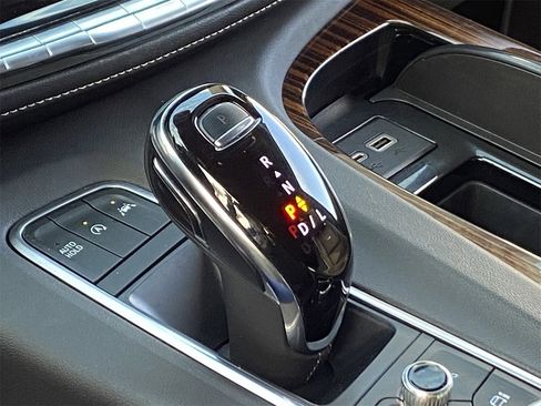 Used 2022 Cadillac Escalade Premium Luxury w/ Performance Package image 29