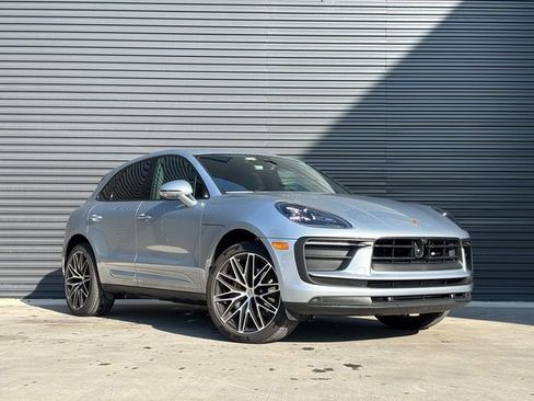 Certified 2025 Porsche Macan image 9