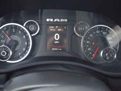 Used 2024 RAM 2500 Big Horn AWD/4WD image 32