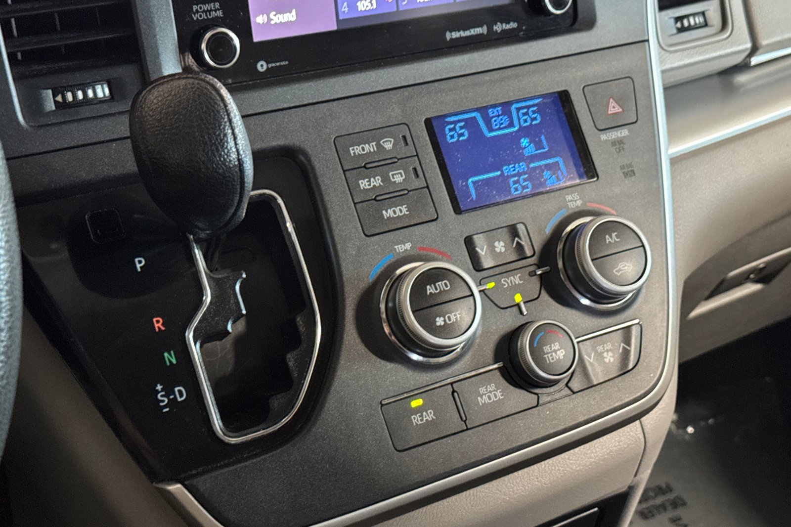 Used 2020 Toyota Sienna LE FWD image 23