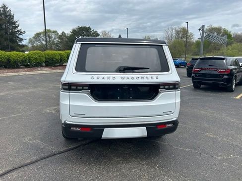 Used 2022 Jeep Grand Wagoneer Series III AWD/4WD image 3