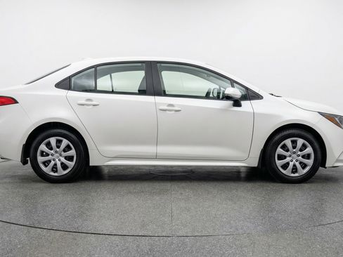 Used 2025 Toyota Corolla LE image 11