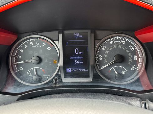 Used 2018 Toyota Tacoma TRD Off-Road image 14