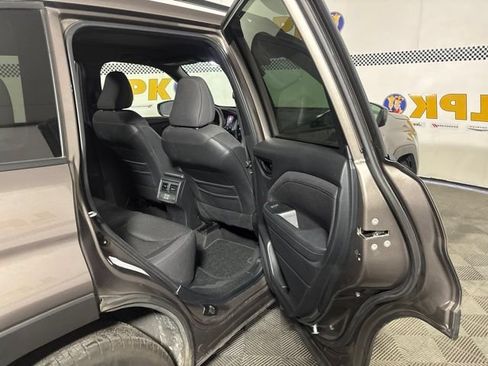 Used 2025 Subaru Forester Premium AWD/4WD image 16