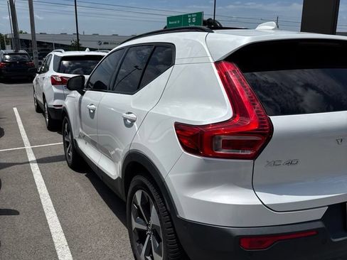 Used 2023 Volvo XC40 B4 Ultimate FWD image 7