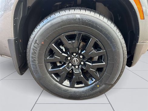 Used 2023 Nissan Frontier SV w/ Midnight Edition Package image 8