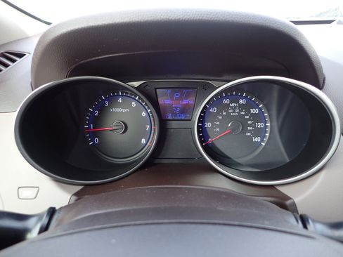 Used 2012 Hyundai Tucson GLS image 17