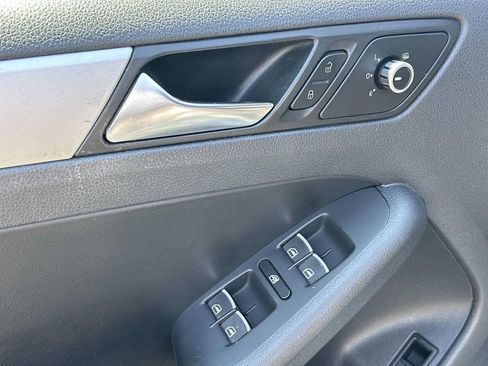 Used 2012 Volkswagen Jetta GLI FWD image 17