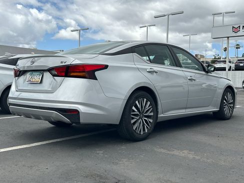 Used 2024 Nissan Altima 2.5 SV FWD image 3