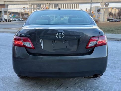 Used 2011 Toyota Camry LE image 5