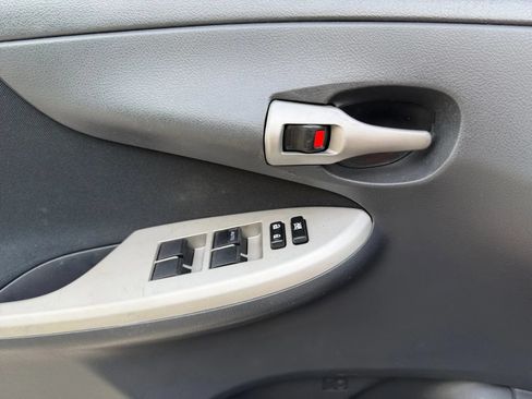 Used 2012 Toyota Corolla S FWD image 17