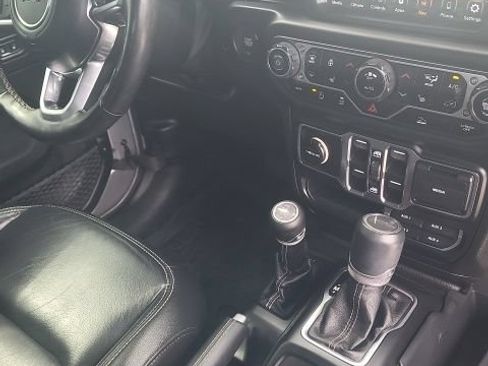 Used 2020 Jeep Gladiator Overland AWD/4WD image 10