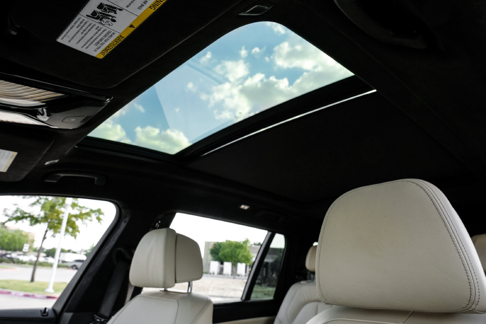 Used 2021 BMW X7 xDrive40i w/ M Sport Package AWD/4WD image 4