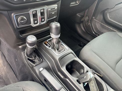 Used 2019 Jeep Wrangler Sport S image 29