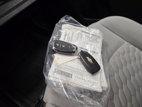 Used 2021 Chevrolet Equinox LS w/ LS Convenience Package image 26