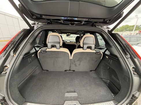 Used 2025 Volvo XC90 B5 Core AWD/4WD image 6