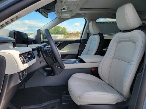 New 2025 Lincoln Aviator Reserve image 19