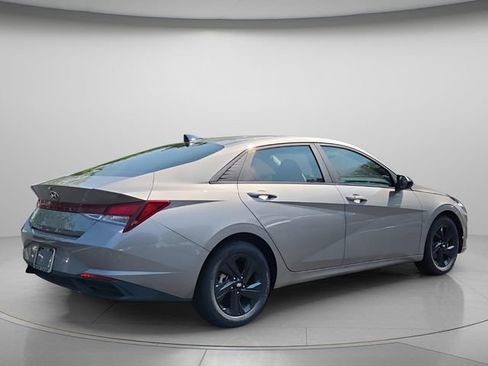 Used 2023 Hyundai Elantra SEL FWD image 7