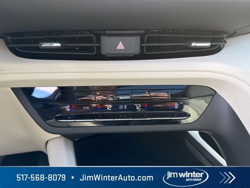 Used 2021 Buick Envision Avenir w/ Technology Package II image 32