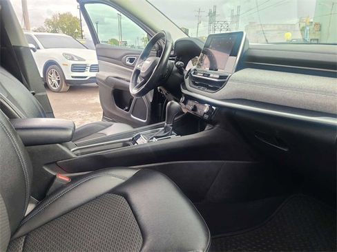 Used 2022 Jeep Compass Latitude w/ Convenience Group image 16