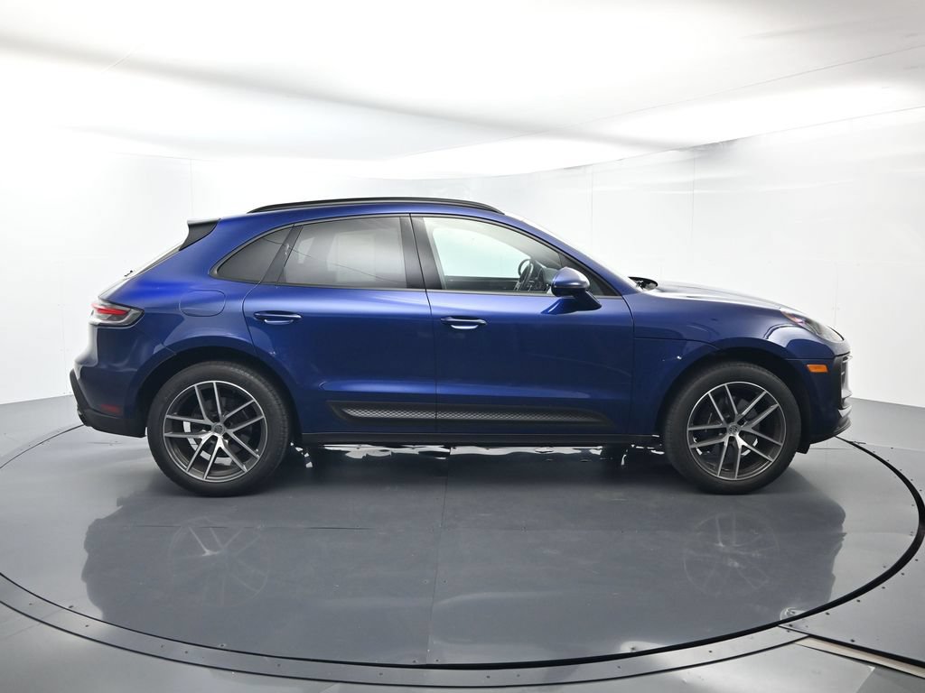 Certified 2025 Porsche Macan AWD/4WD image 16