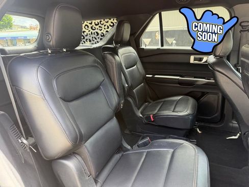 Used 2020 Ford Explorer XLT w/ Equipment Group 202A AWD/4WD image 10