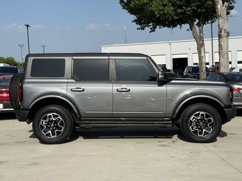 Used 2024 Ford Bronco Outer Banks AWD/4WD image 3
