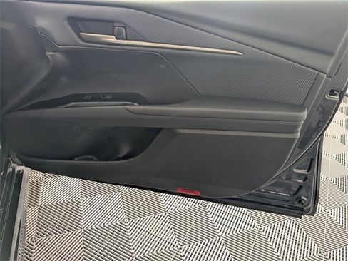 Used 2025 Toyota Camry SE image 32
