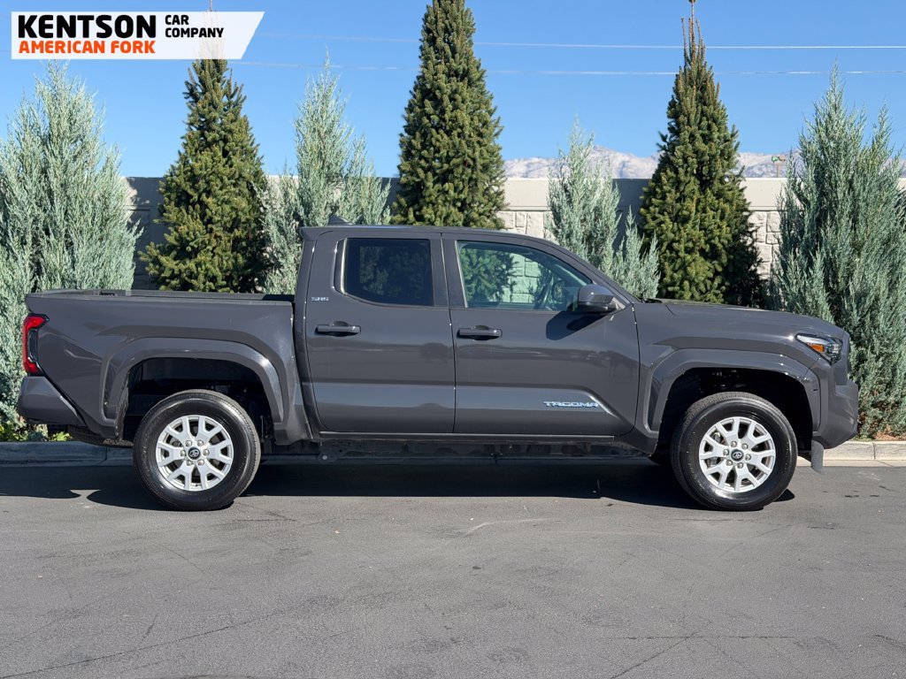 Used 2025 Toyota Tacoma SR5 AWD/4WD image 9