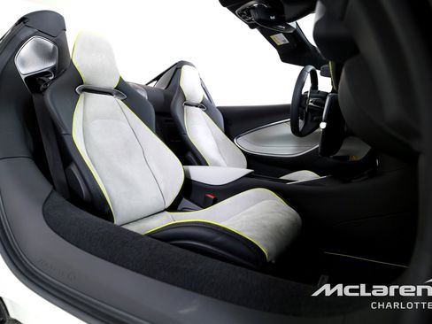 Used 2025 McLaren Artura Spider image 19