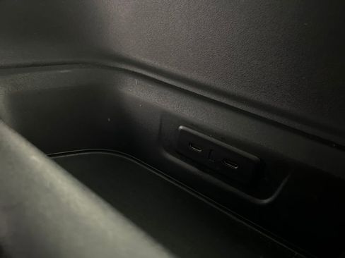 Used 2025 Ford Expedition Platinum image 40