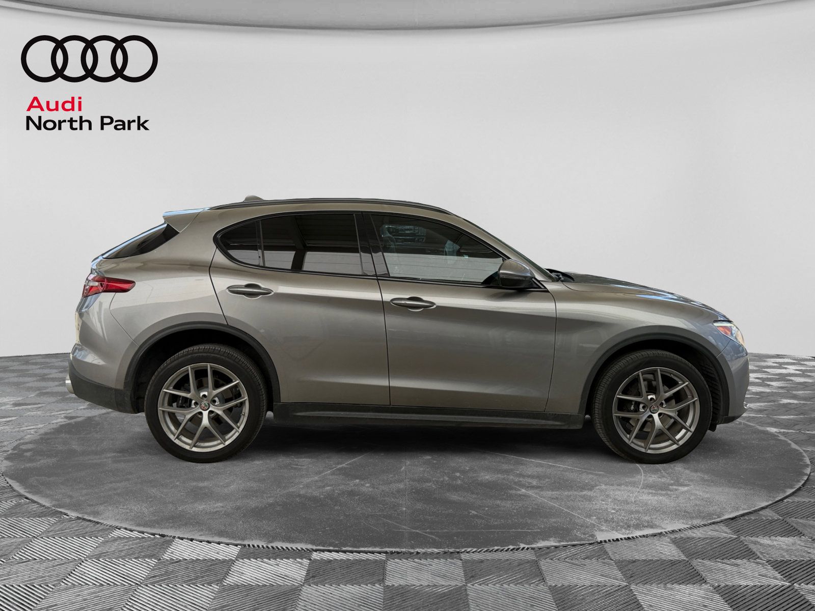 Used 2018 Alfa Romeo Stelvio Ti Sport AWD/4WD image 6