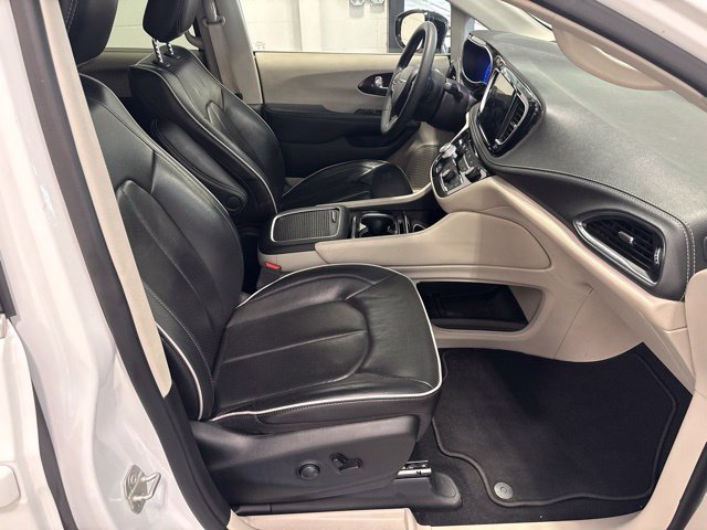 Used 2024 Chrysler Pacifica Limited FWD image 41