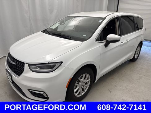 Used 2023 Chrysler Pacifica Touring-L FWD image 5